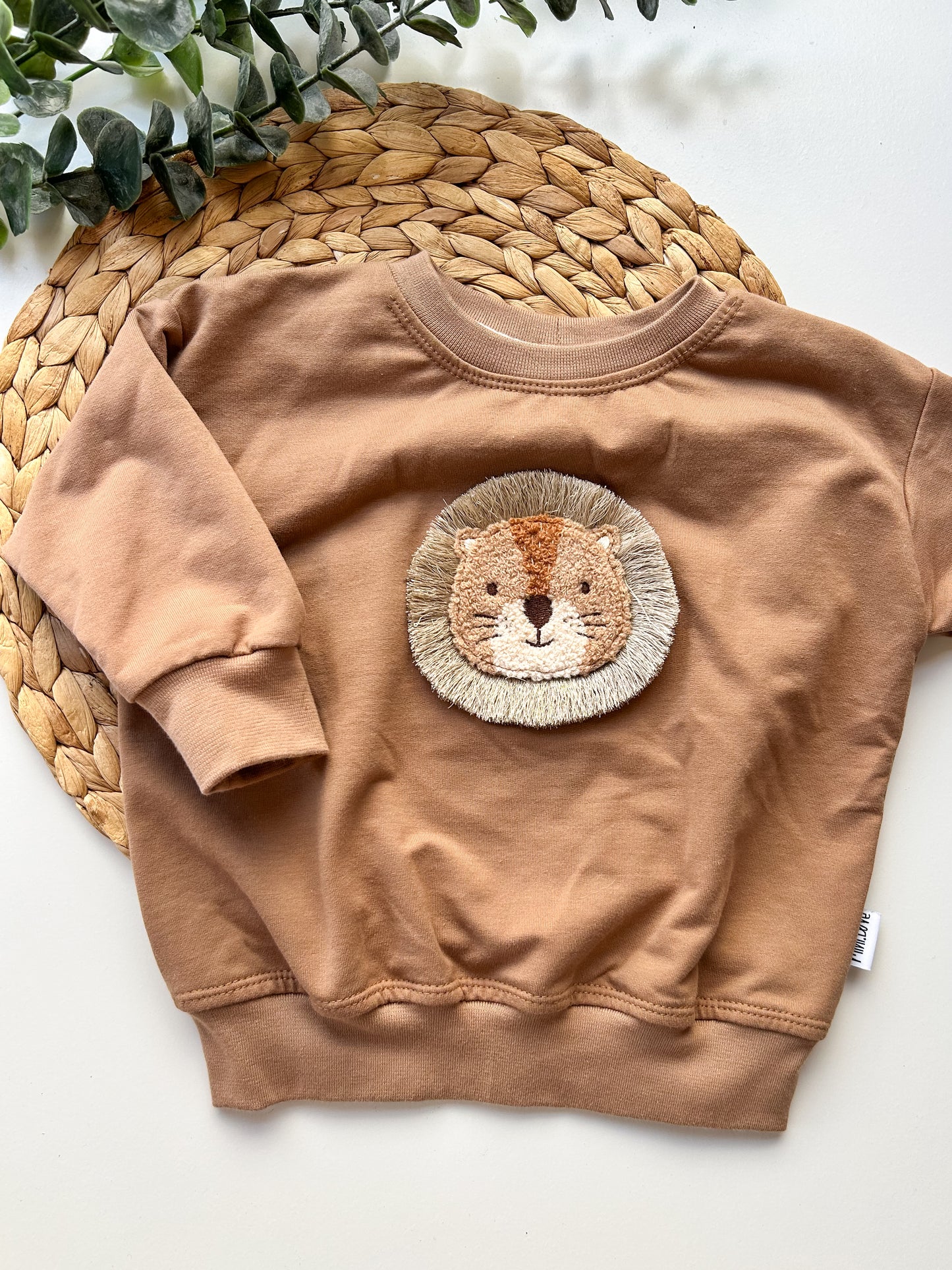 Oversize Sweater Löwe