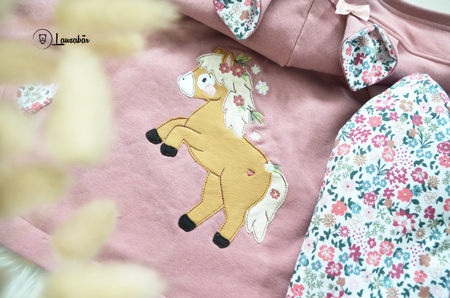 Stickdatei Blumenpony +Gratis Button Variante