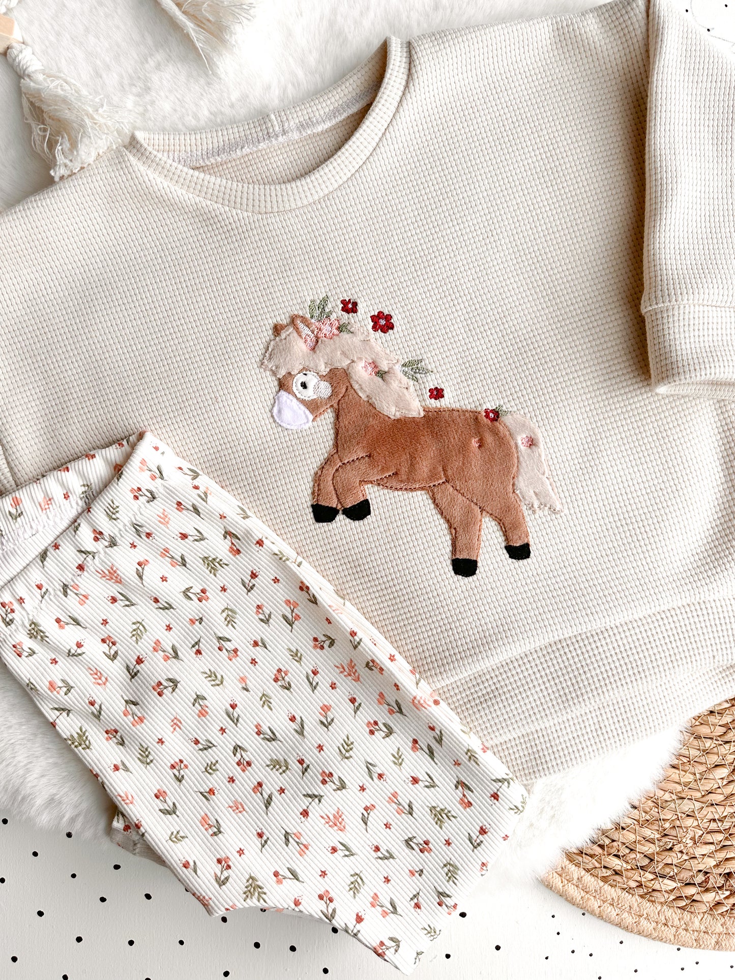 Stickdatei Blumenpony +Gratis Button Variante